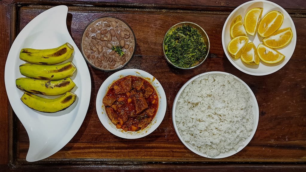 Tanzanian Food: Rice with beens, meet, veggies and fruits / Wali ya marahage, nyama, mboga na matunda