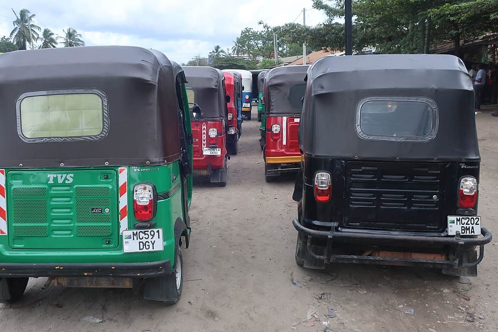 white number plate - Bajaji for commercial use